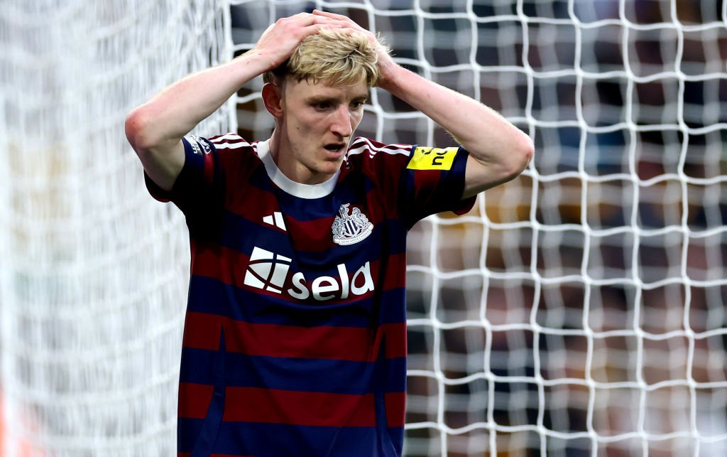 Arsenal and Liverpool given boost in pursuit of £75,000,000-rated Premier League star