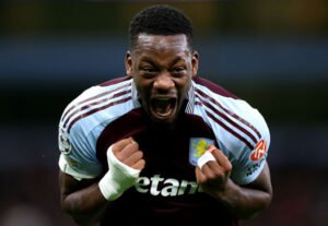 Arsenal make £46m bid to sign striker from Premier League rivals