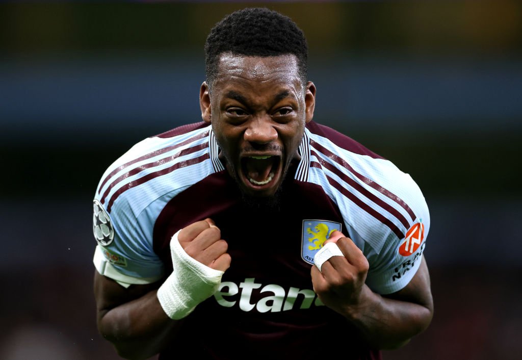 Arsenal make £46m bid to sign striker from Premier League rivals